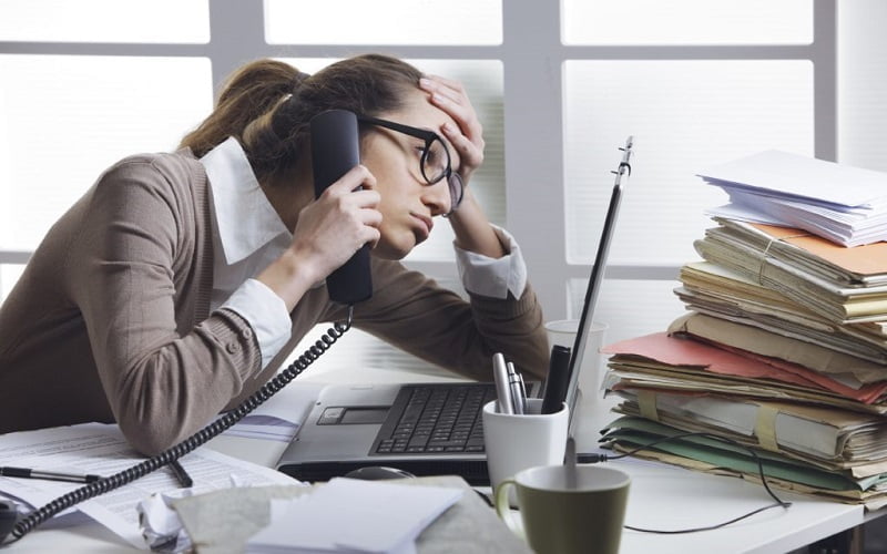 giảm áp lực cho nhân viên dịch vụ khách hàng